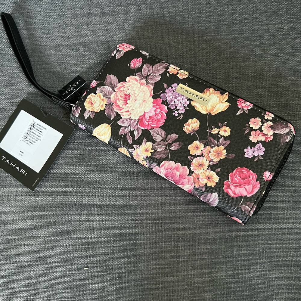 NWT TAHARI ZIP AROUND WALLET WRISTLET CASE ORGANIZER CLUTCH